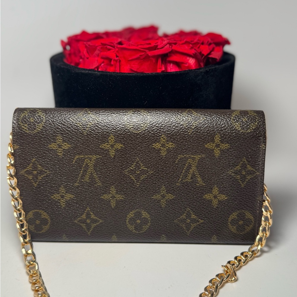 SOLD Louis Vuitton Sarah Monogram Wallet On Chain Vintage Luxury - Picture 2 of 13